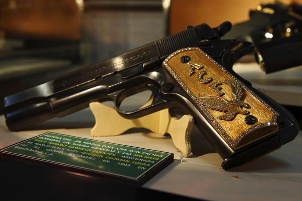 Pistola-del-Chapo-Guzman.jpg