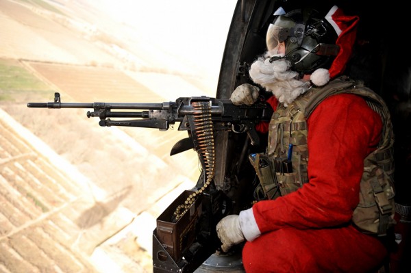 funny-santa-claus-with-machine-gun-600x399.jpg
