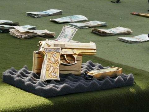 mexican_guns_01.jpg